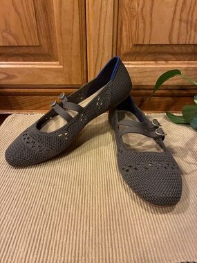 NWT Size 6.5 Rothy's Double Buckle Mary Jane - Safari Crochet Dusty Green (ABBA)